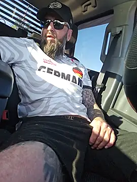 Beardedtattood webcam show