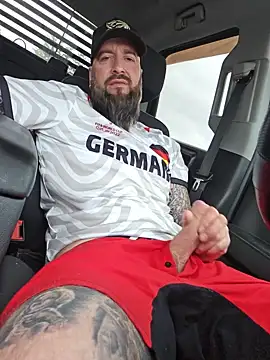 הופעת וובקאם של Beardedtattood
