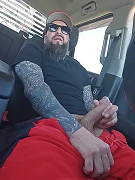 Pokazy przed kamerką – Beardedtattood