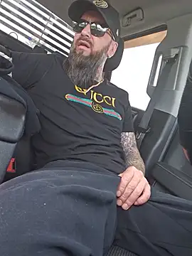 הופעת וובקאם של Beardedtattood