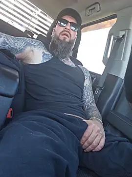 Beardedtattood 网络视讯表演