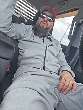 הופעת וובקאם של Beardedtattood