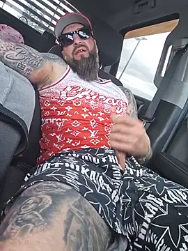 הופעת וובקאם של Beardedtattood