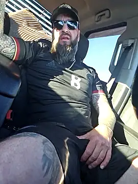 Beardedtattood 网络视讯表演