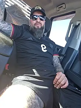 Beardedtattood 网络视讯表演