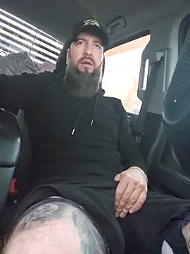 Pokazy przed kamerką – Beardedtattood
