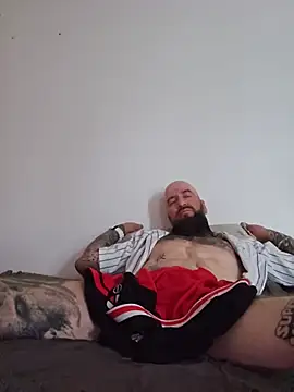 Pokazy przed kamerką – Beardedtattood