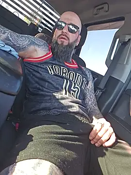 Show modela Beardedtattood na web-kameri