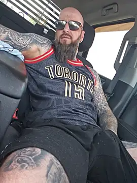 Show modela Beardedtattood na web-kameri