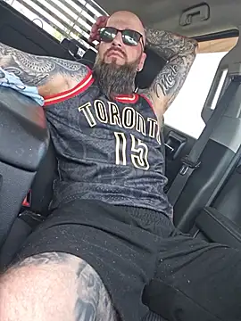 Beardedtattood 网络视讯表演