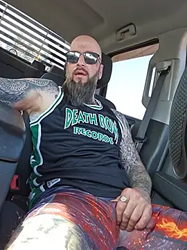 Pokazy przed kamerką – Beardedtattood