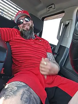 Beardedtattood: διαδικτυακό σόου στην κάμερα