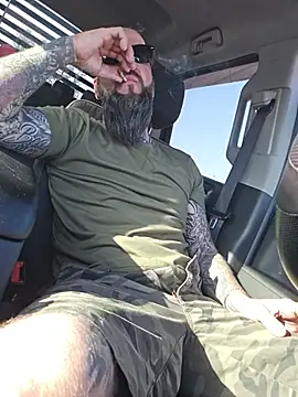 Beardedtattood 网络视讯表演