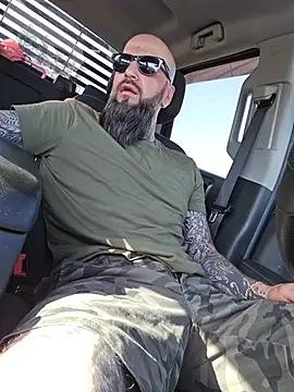 Pokazy przed kamerką – Beardedtattood
