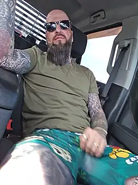 Beardedtattood 网络视讯表演