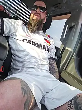 Beardedtattood webcam show