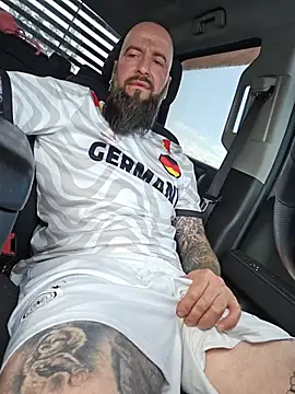 Beardedtattood webcam show
