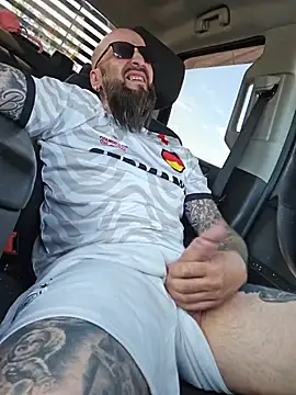 Beardedtattood 网络视讯表演