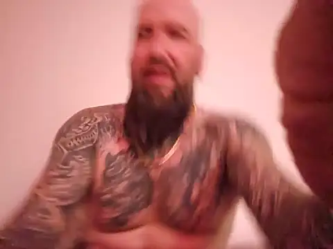 Pokazy przed kamerką – Beardedtattood