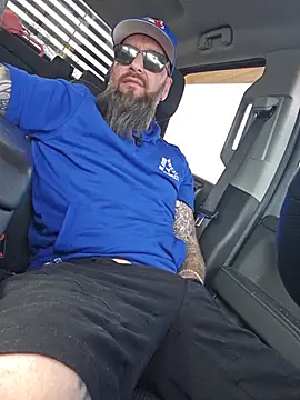 Pokazy przed kamerką – Beardedtattood