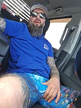 Pokazy przed kamerką – Beardedtattood