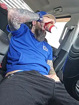 Pokazy przed kamerką – Beardedtattood