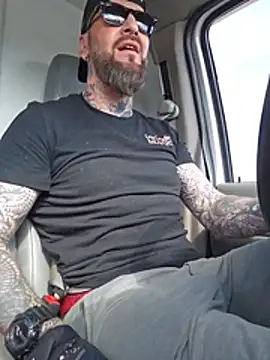 Beardedtattood webkamerás műsora