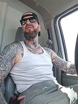 הופעת וובקאם של Beardedtattood