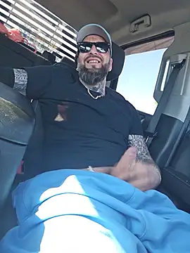 Beardedtattood 网络视讯表演