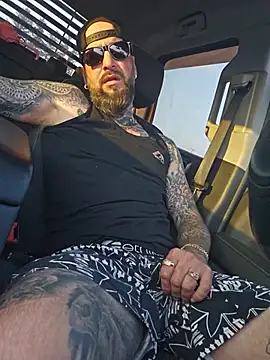 הופעת וובקאם של Beardedtattood