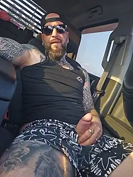 Beardedtattood 网络视讯表演