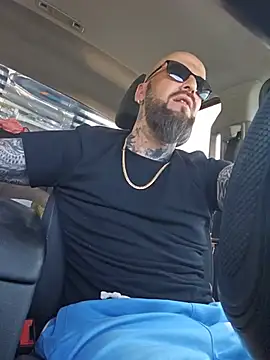 Pokazy przed kamerką – Beardedtattood