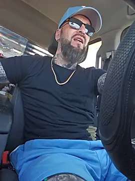 Show modela Beardedtattood na web-kameri