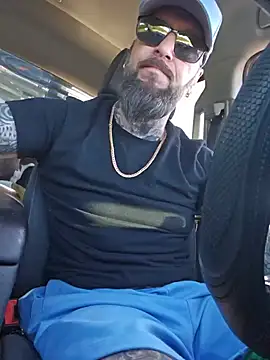 Pokazy przed kamerką – Beardedtattood