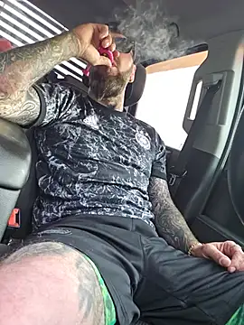 Show modela Beardedtattood na web-kameri
