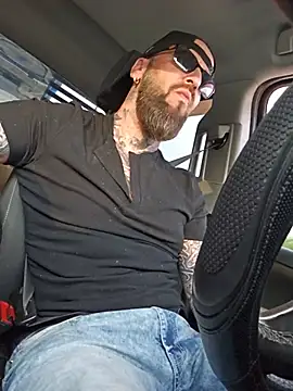 הופעת וובקאם של Beardedtattood