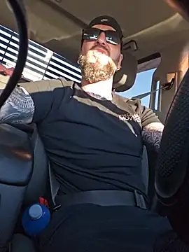 הופעת וובקאם של Beardedtattood