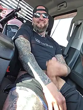 Pokazy przed kamerką – Beardedtattood