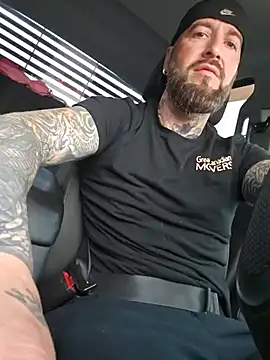 Beardedtattood 网络视讯表演