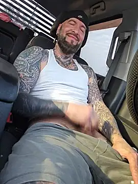 הופעת וובקאם של Beardedtattood