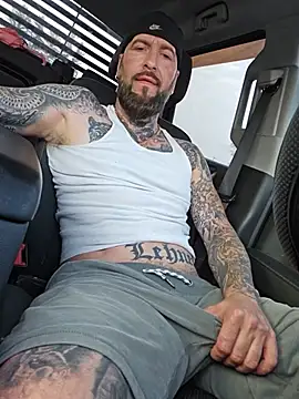 Beardedtattood 网络视讯表演