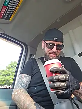 Beardedtattood webkamerás műsora