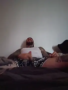 הופעת וובקאם של Beardedtattood