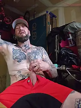Pokazy przed kamerką – Beardedtattood