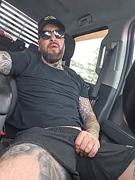 Show modela Beardedtattood na web-kameri