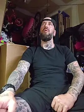 Beardedtattood 网络视讯表演
