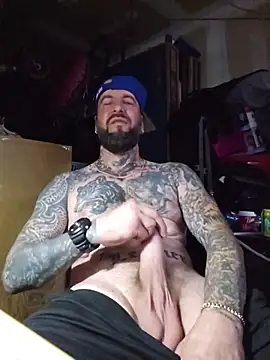 Beardedtattood: διαδικτυακό σόου στην κάμερα