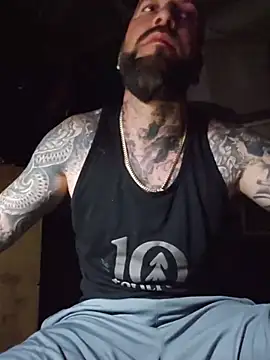 Show modela Beardedtattood na web-kameri