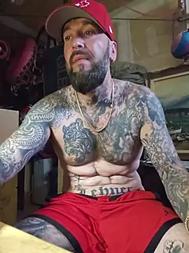 Beardedtattood 网络视讯表演