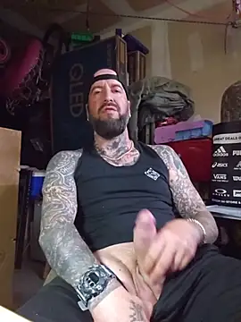 Show modela Beardedtattood na web-kameri